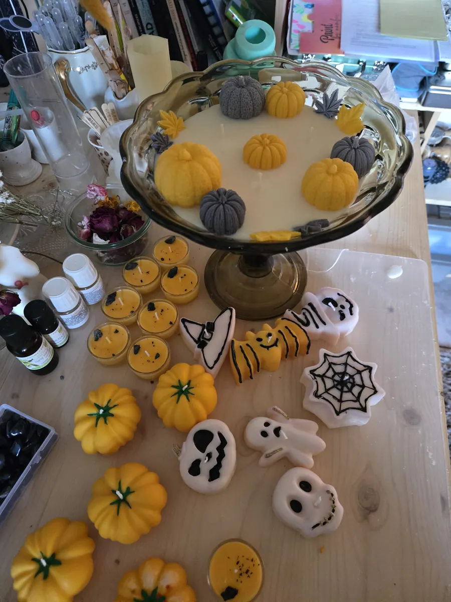 Atelier créatif thème Halloween — bougies aux couleurs automnales